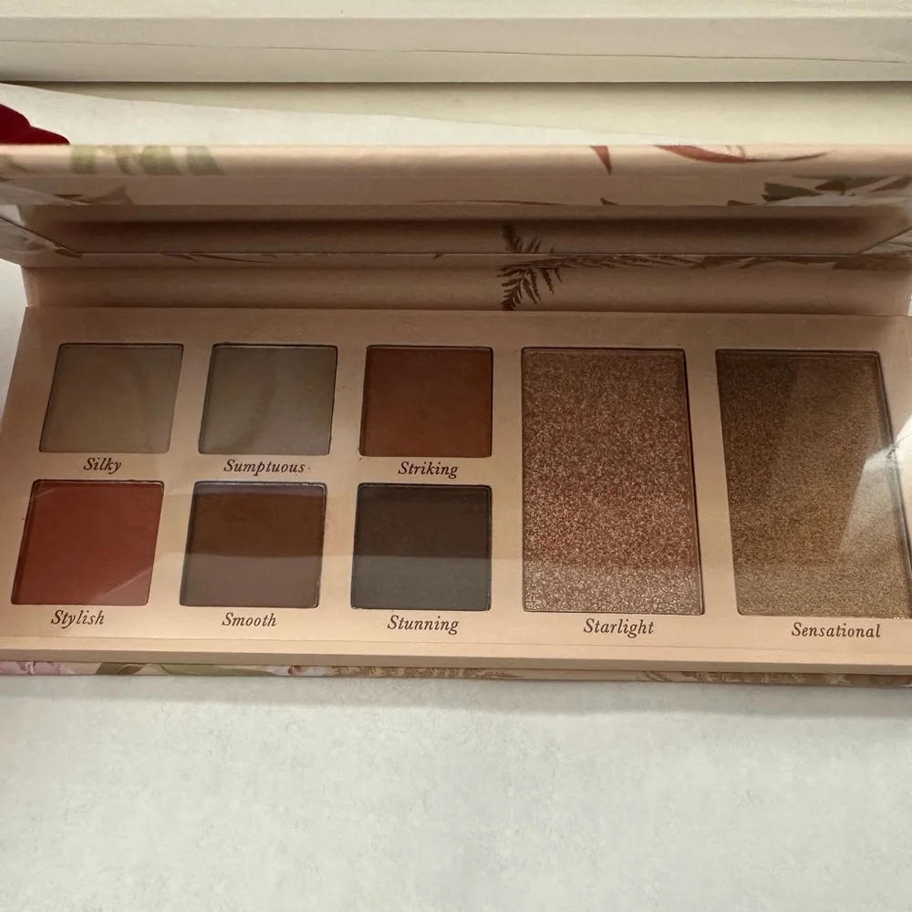 LAURA GELLER Soft Satins Eyeshadow & Highlighters Palette - Picture 5 of 5